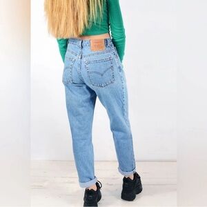 Vintage Levi’s 550 Relaxed Fit in Medium Wash